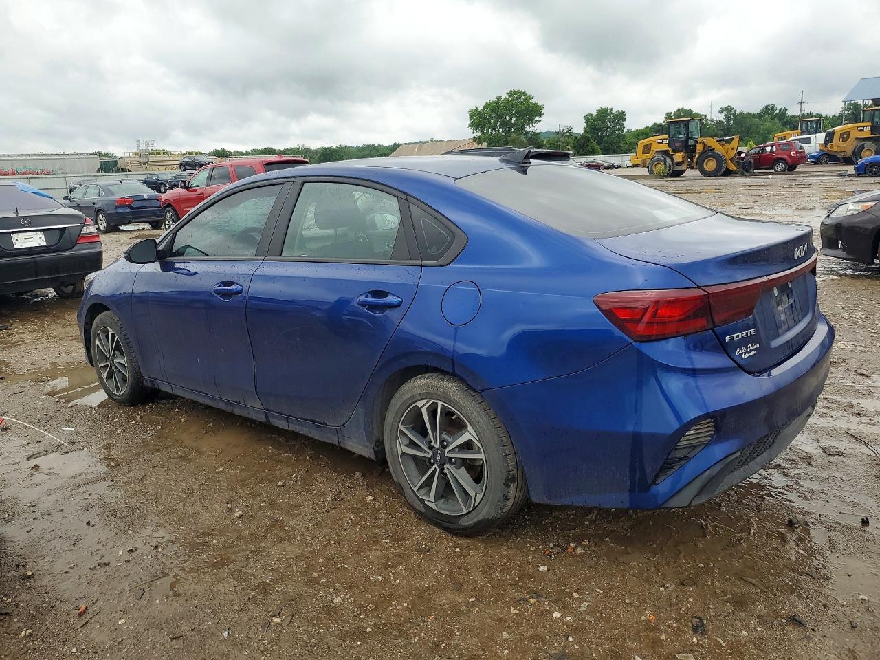2023 KIA FORTE LXS photo 3