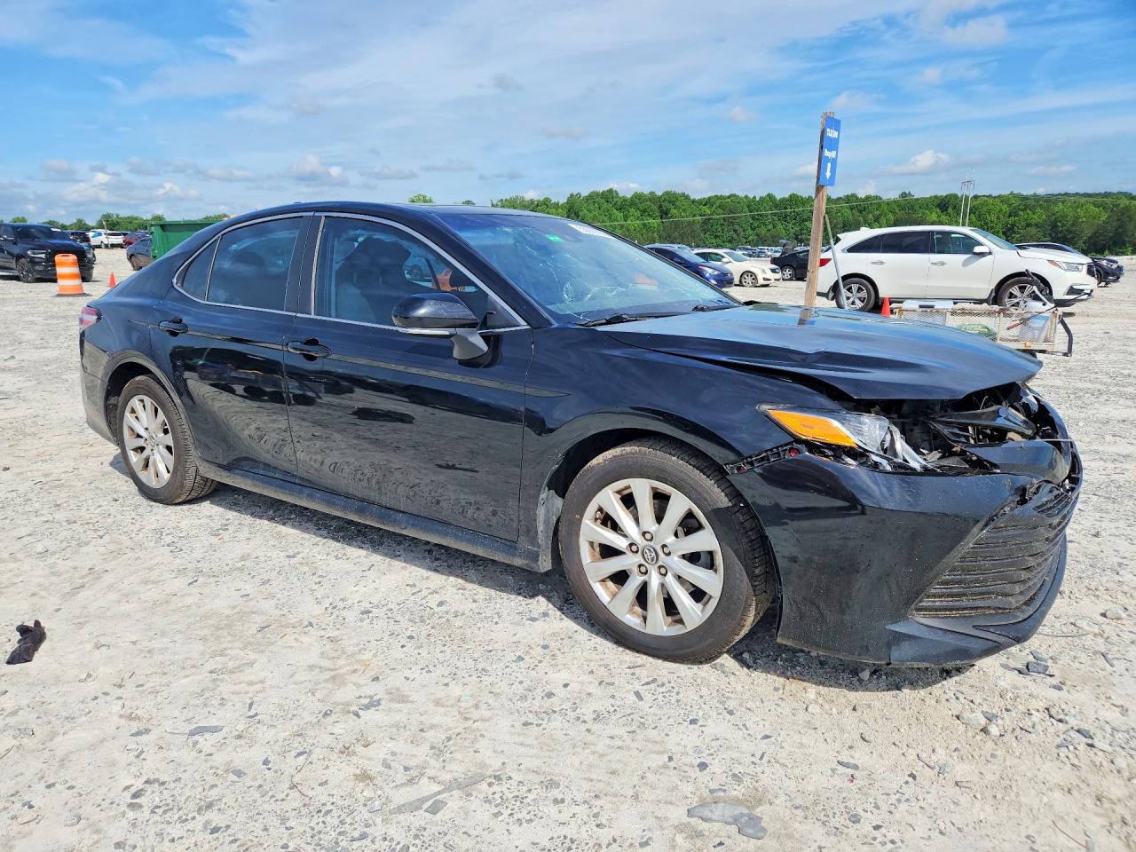 2018 TOYOTA CAMRY LE photo 4