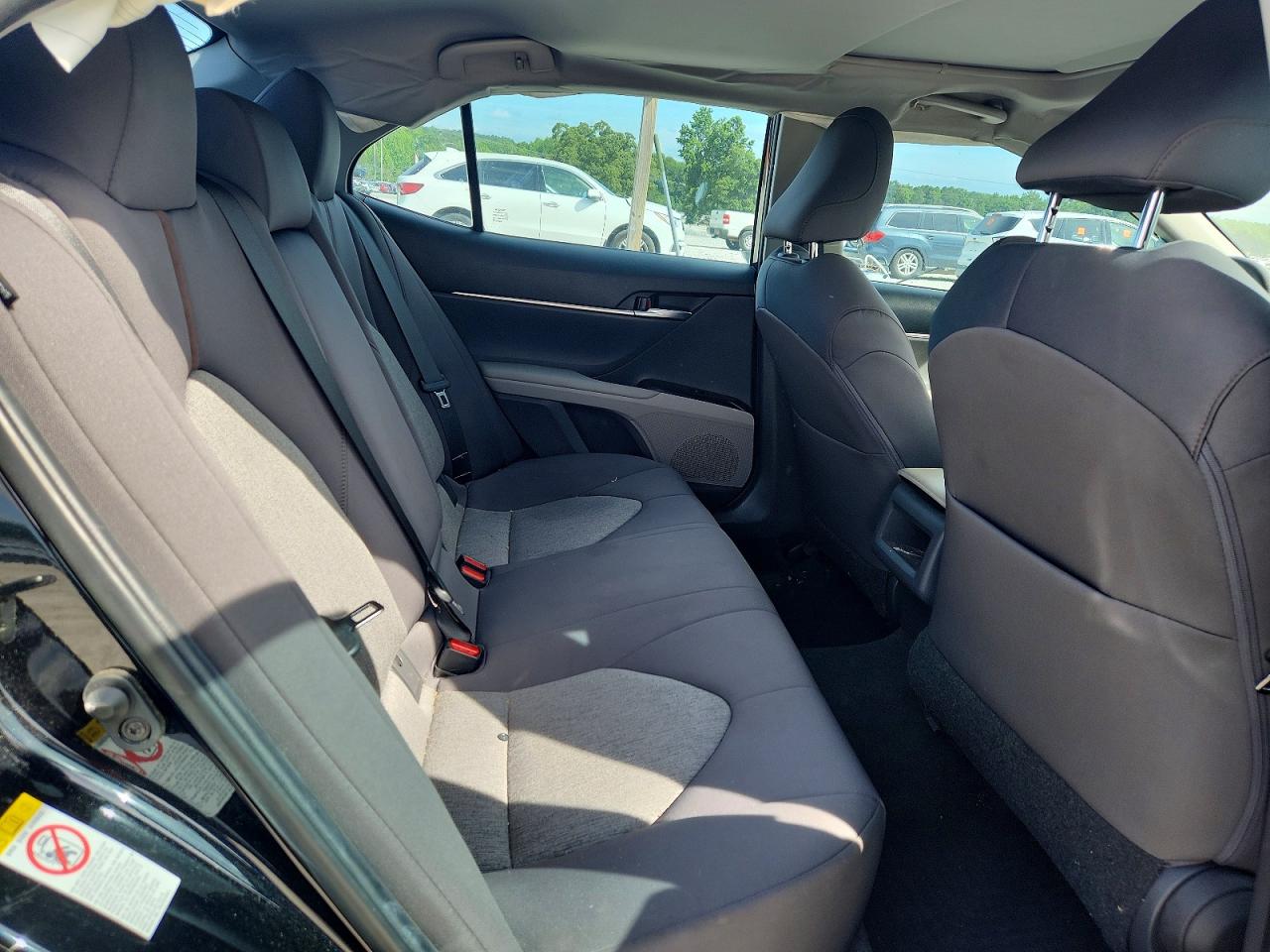 2018 TOYOTA CAMRY LE photo 10