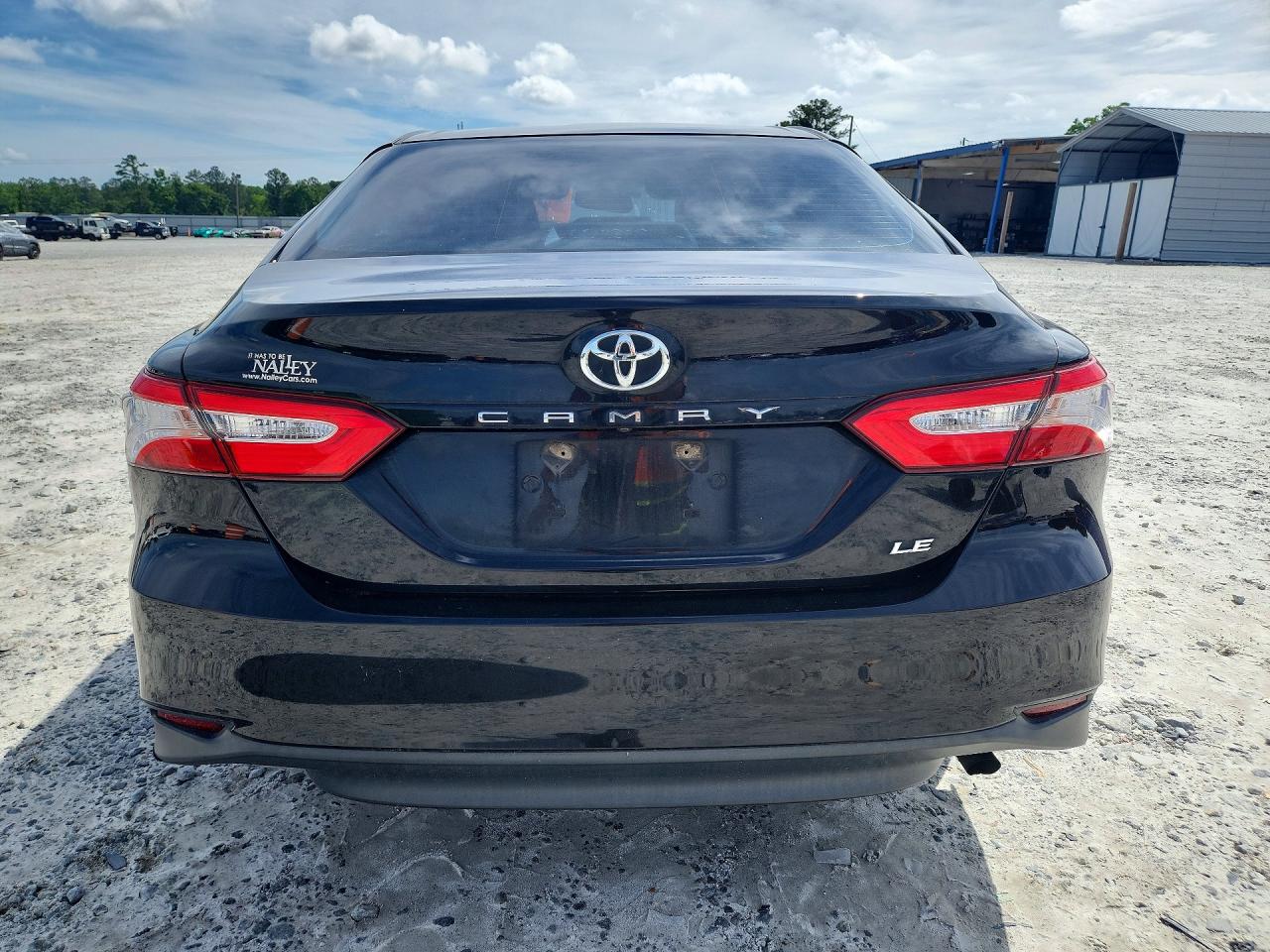 2018 TOYOTA CAMRY LE photo 6