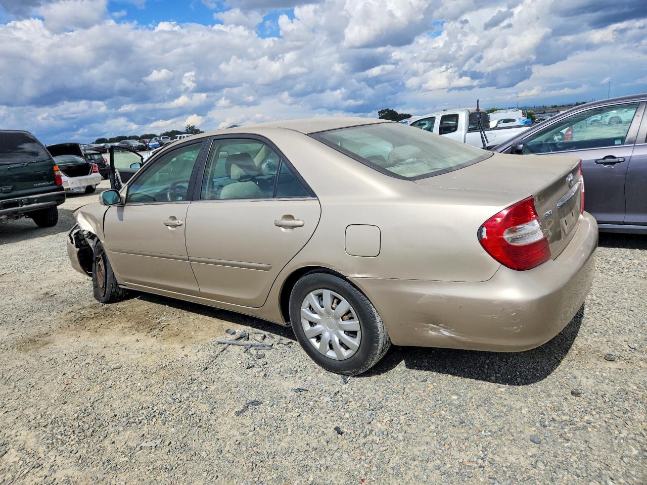 2002 TOYOTA CAMRY LE photo 4