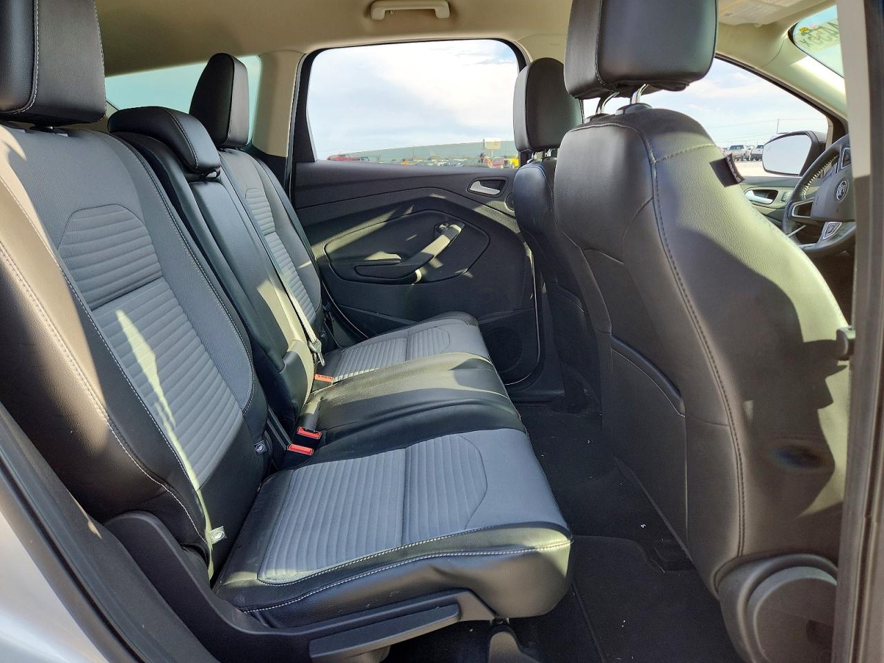 2017 FORD ESCAPE SE photo 21