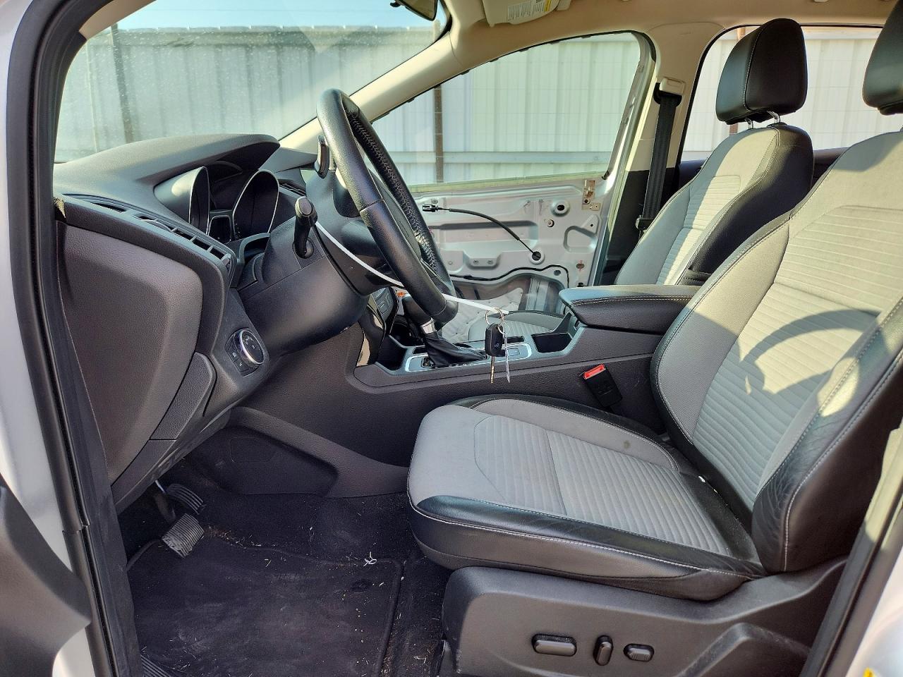 2017 FORD ESCAPE SE photo 13