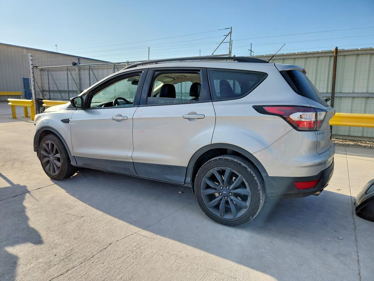 2017 FORD ESCAPE SE photo 3