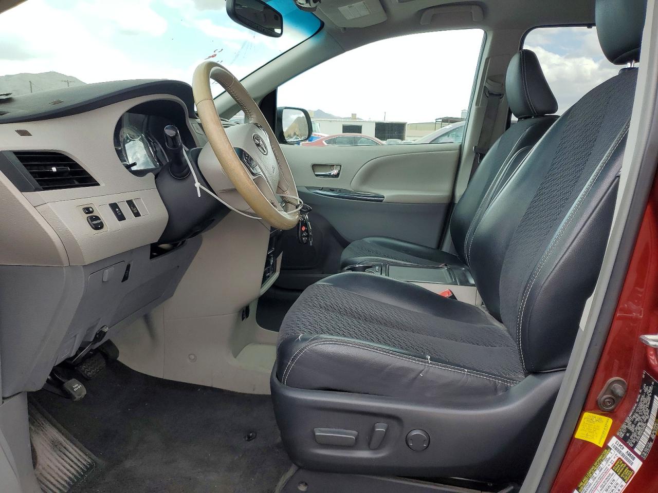 2013 TOYOTA SIENNA SPORT photo 19