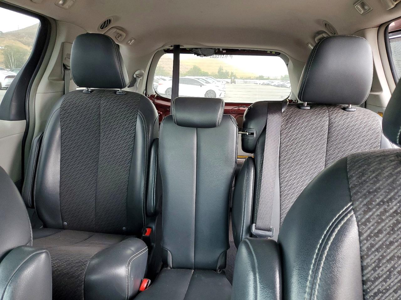 2013 TOYOTA SIENNA SPORT photo 28