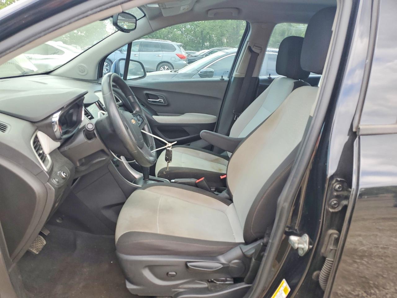 2017 CHEVROLET TRAX LS photo 19