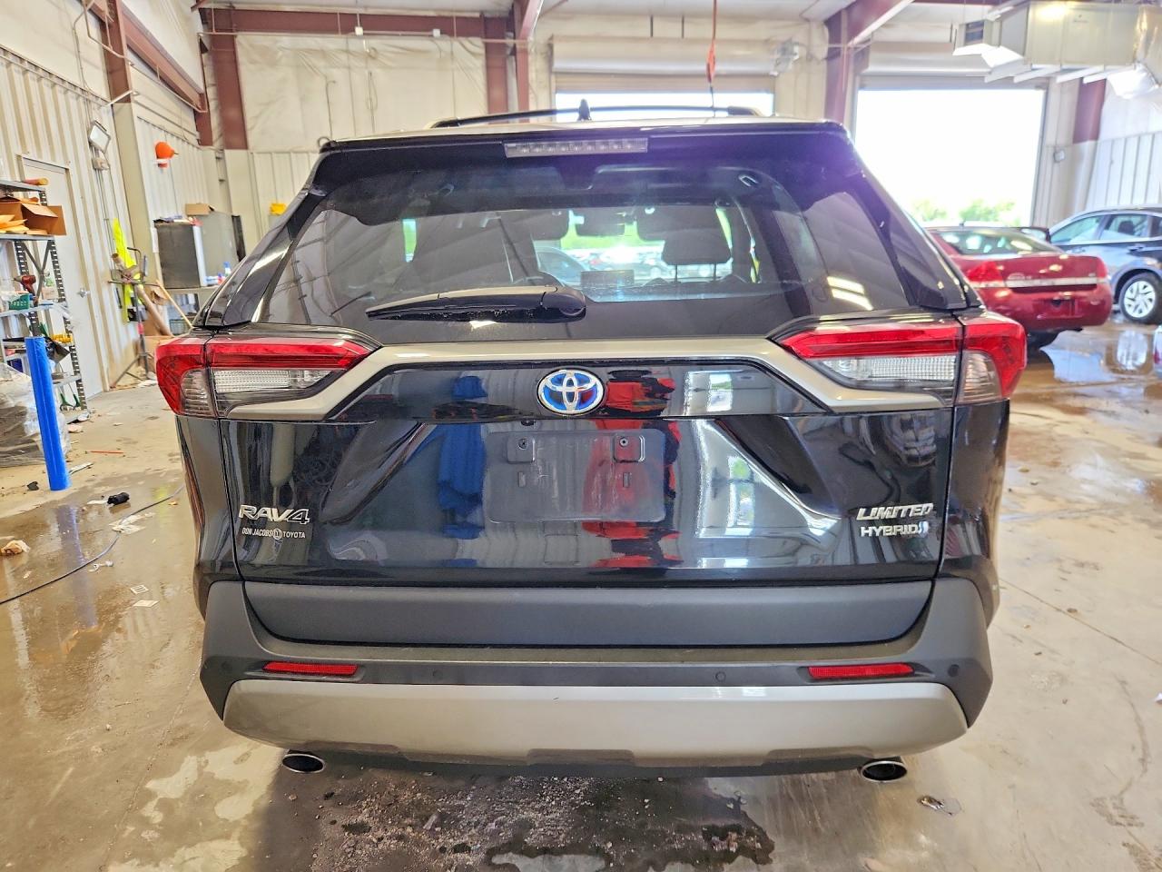 2022 TOYOTA RAV4 LIMITED photo 11
