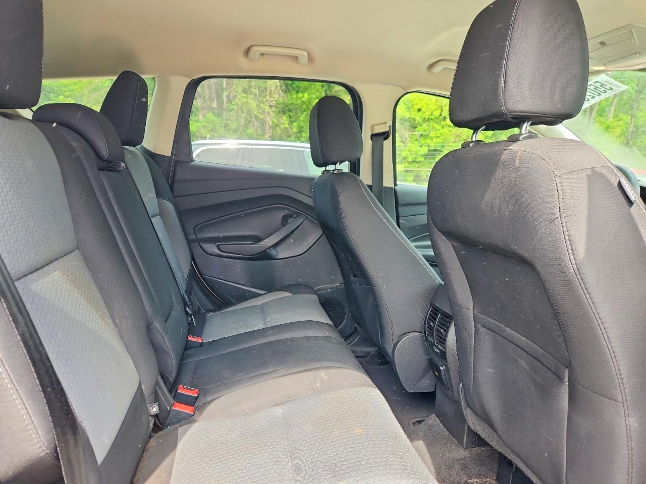 2017 FORD ESCAPE SE photo 31