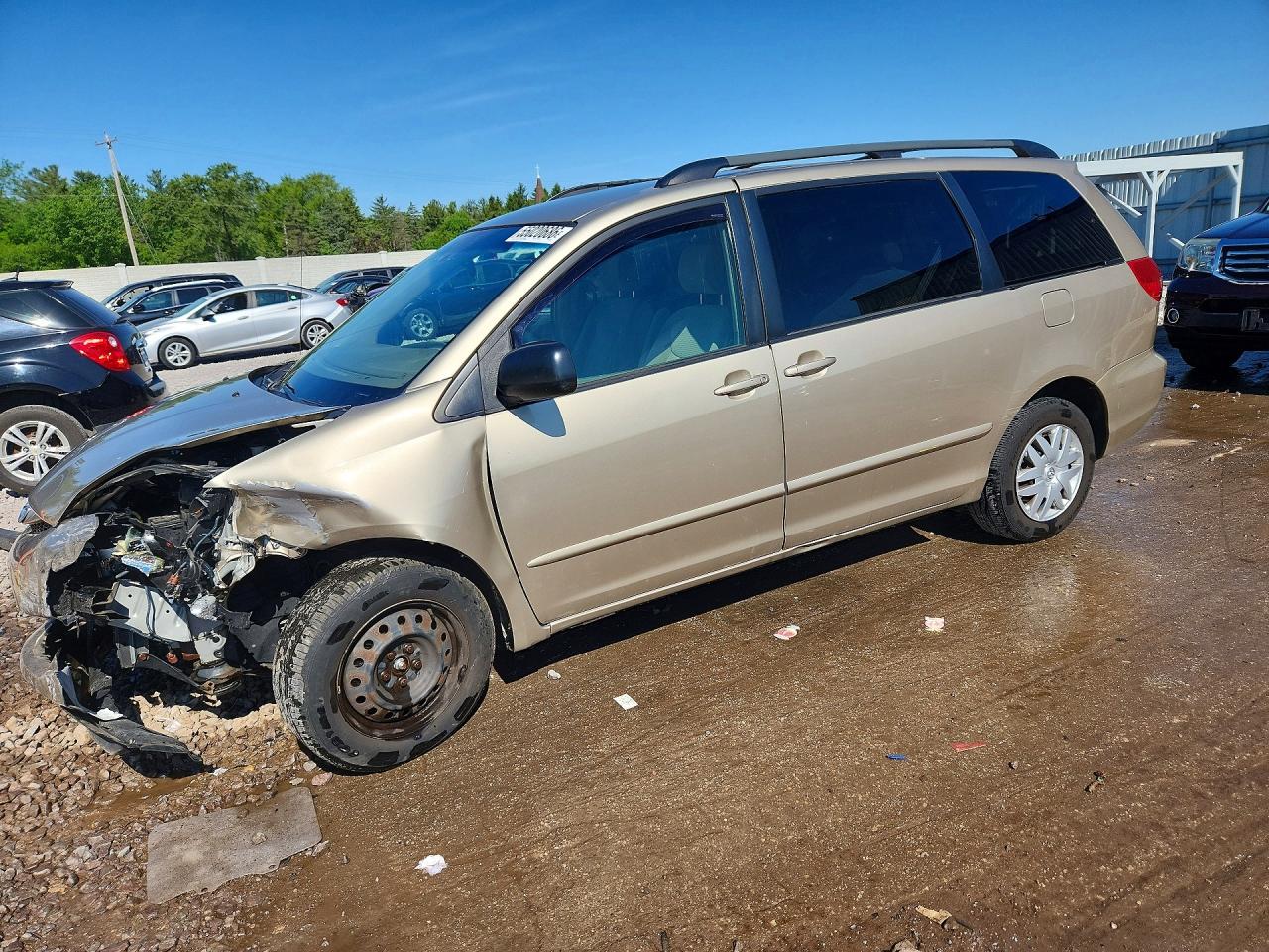2006 TOYOTA SIENNA LE 7 PASSENGER — FRONT END damage — photo 1