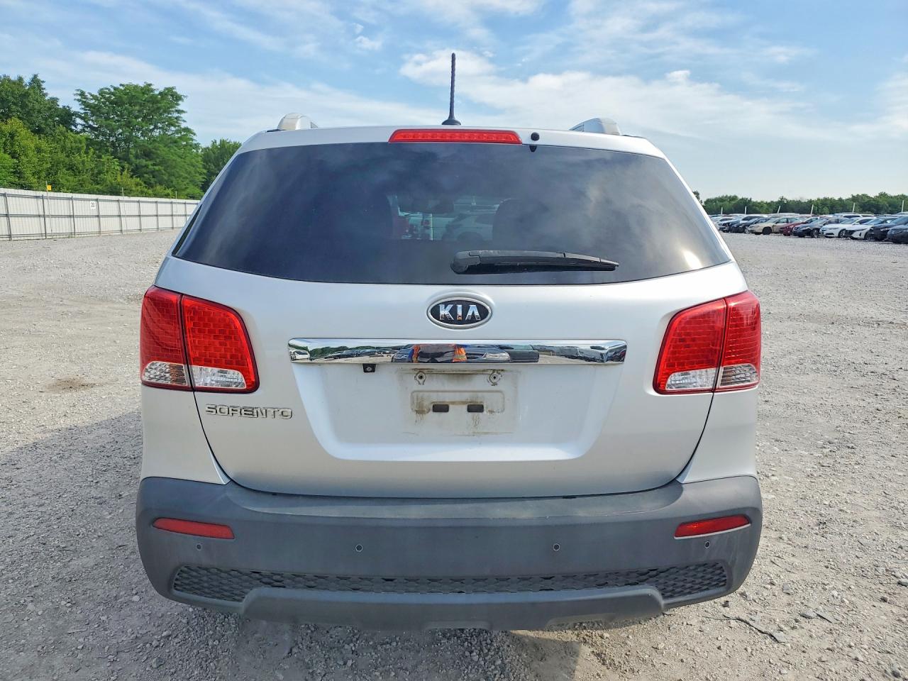 2011 KIA SORENTO LX photo 11