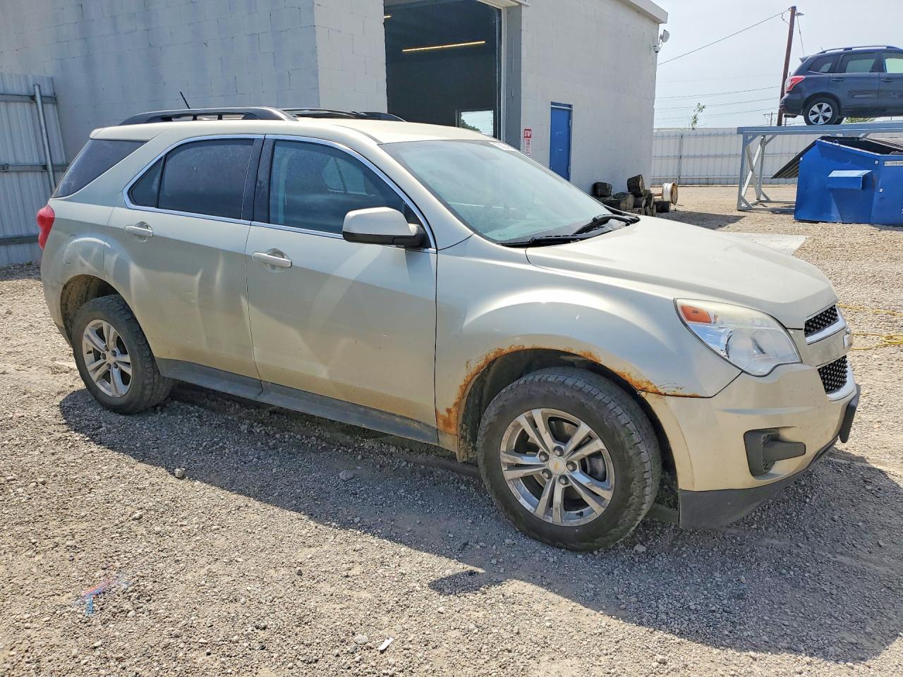 2015 CHEVROLET EQUINOX LT photo 4