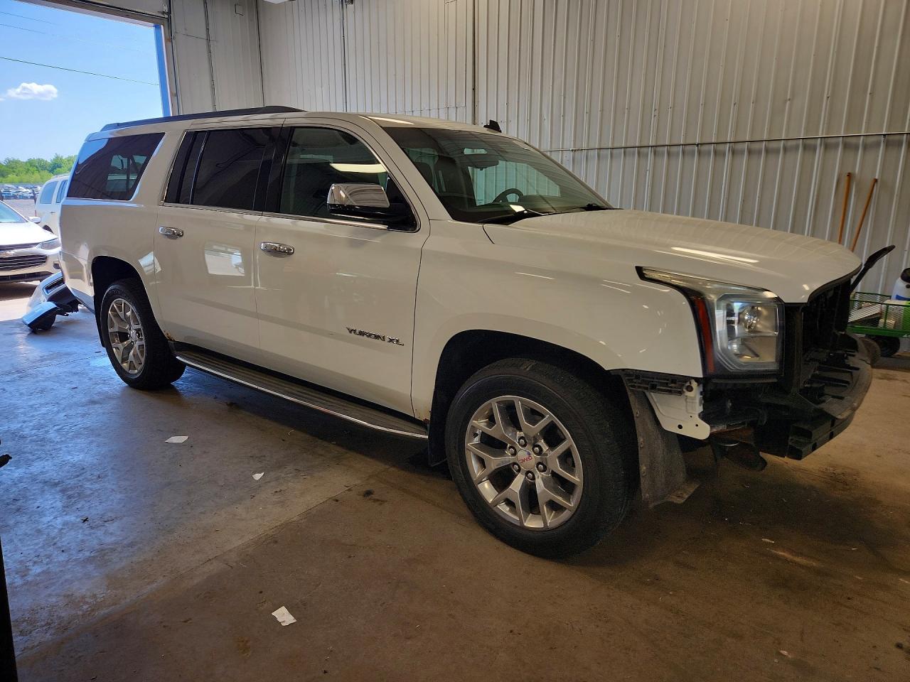2015 GMC YUKON XL K1500 SLE photo 7