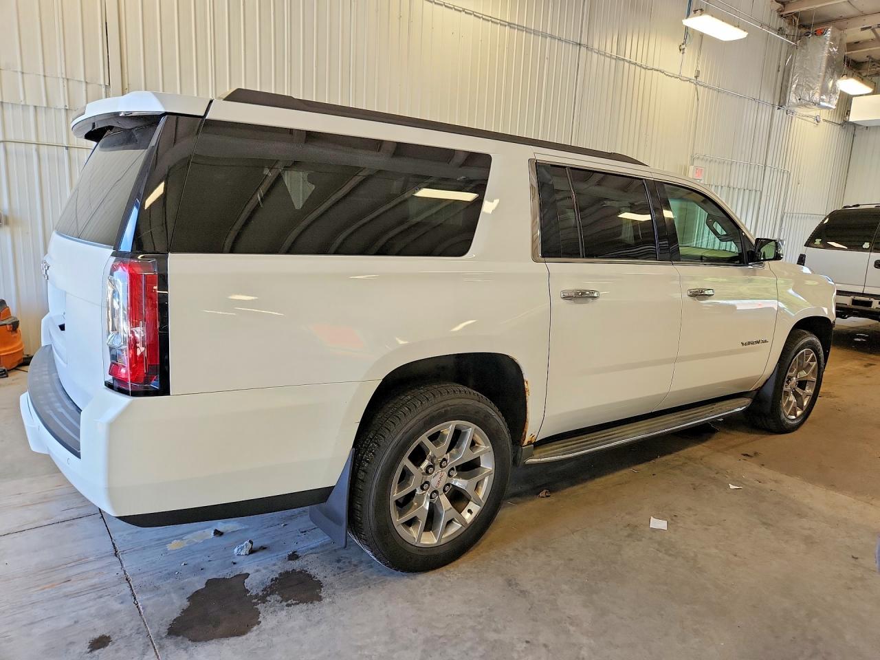 2015 GMC YUKON XL K1500 SLE photo 5