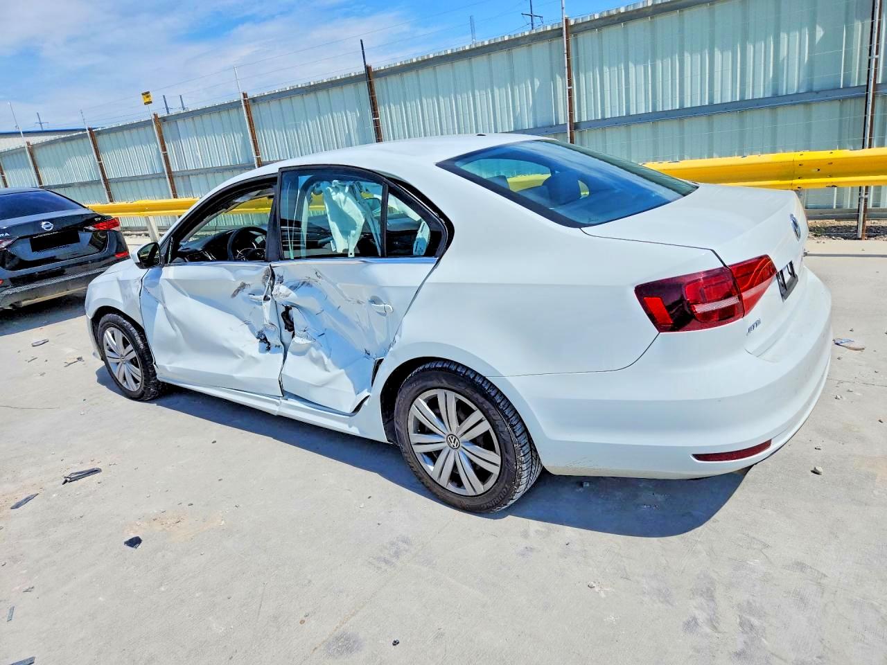 2017 VOLKSWAGEN JETTA photo 4
