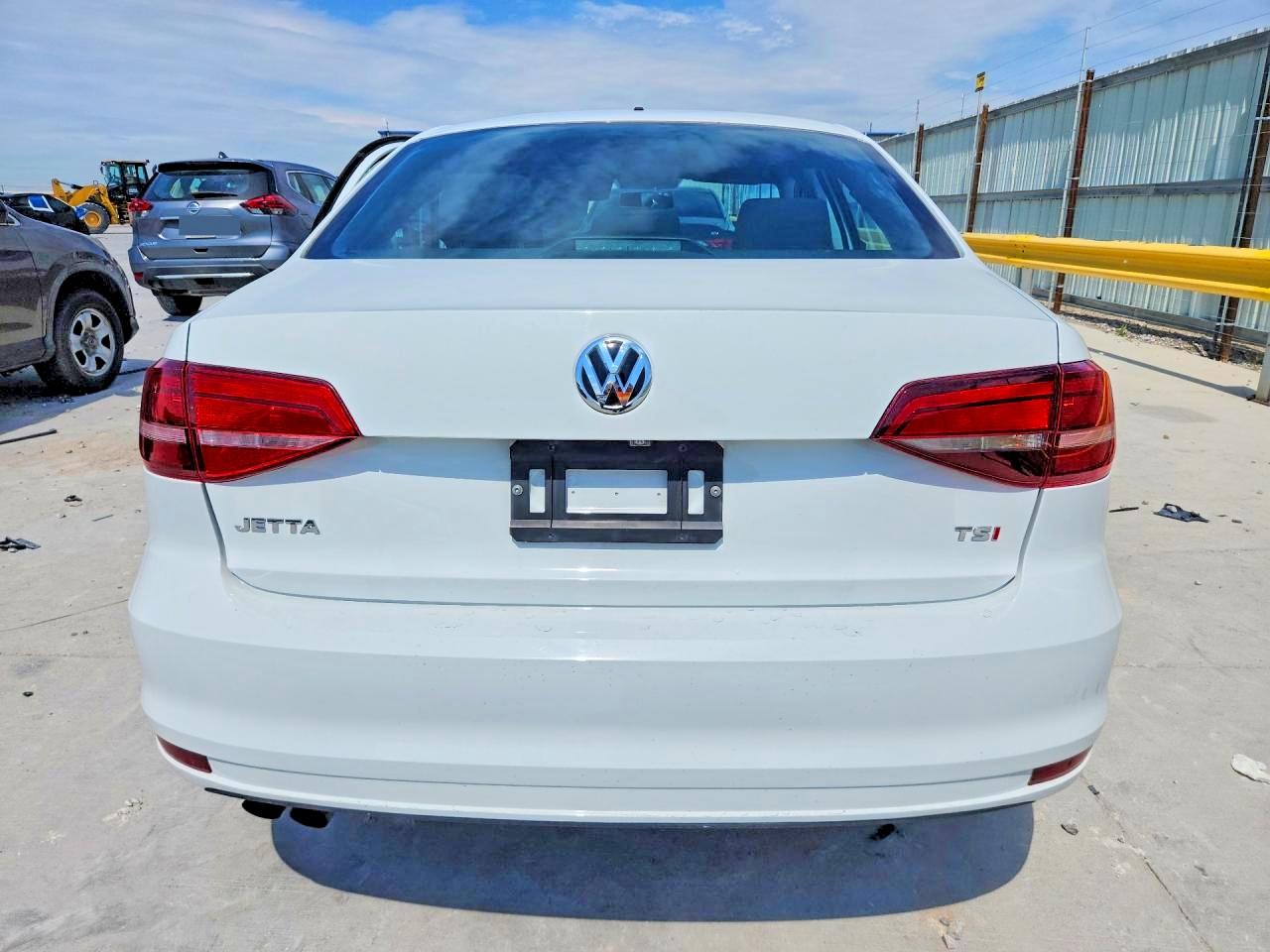 2017 VOLKSWAGEN JETTA photo 16