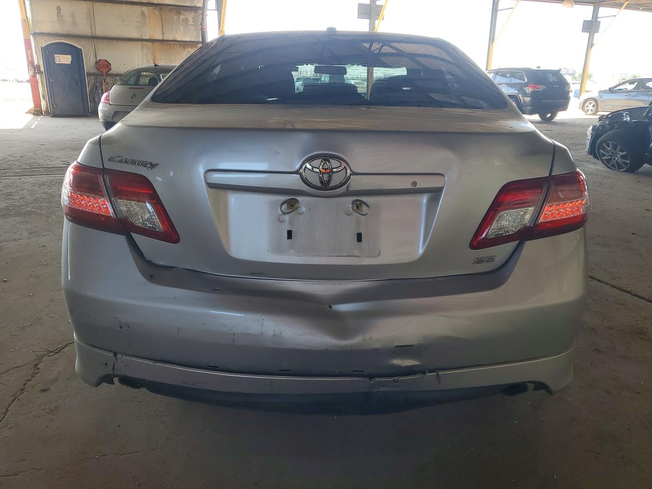 2011 TOYOTA CAMRY SE photo 6