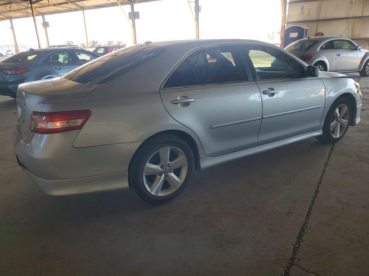 2011 TOYOTA CAMRY SE photo 3