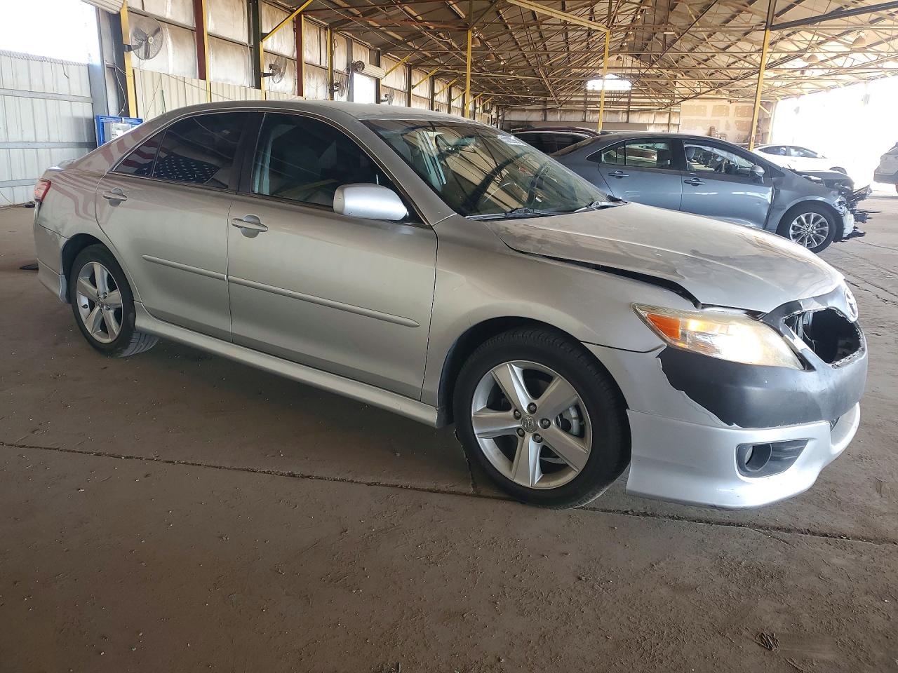 2011 TOYOTA CAMRY SE photo 4
