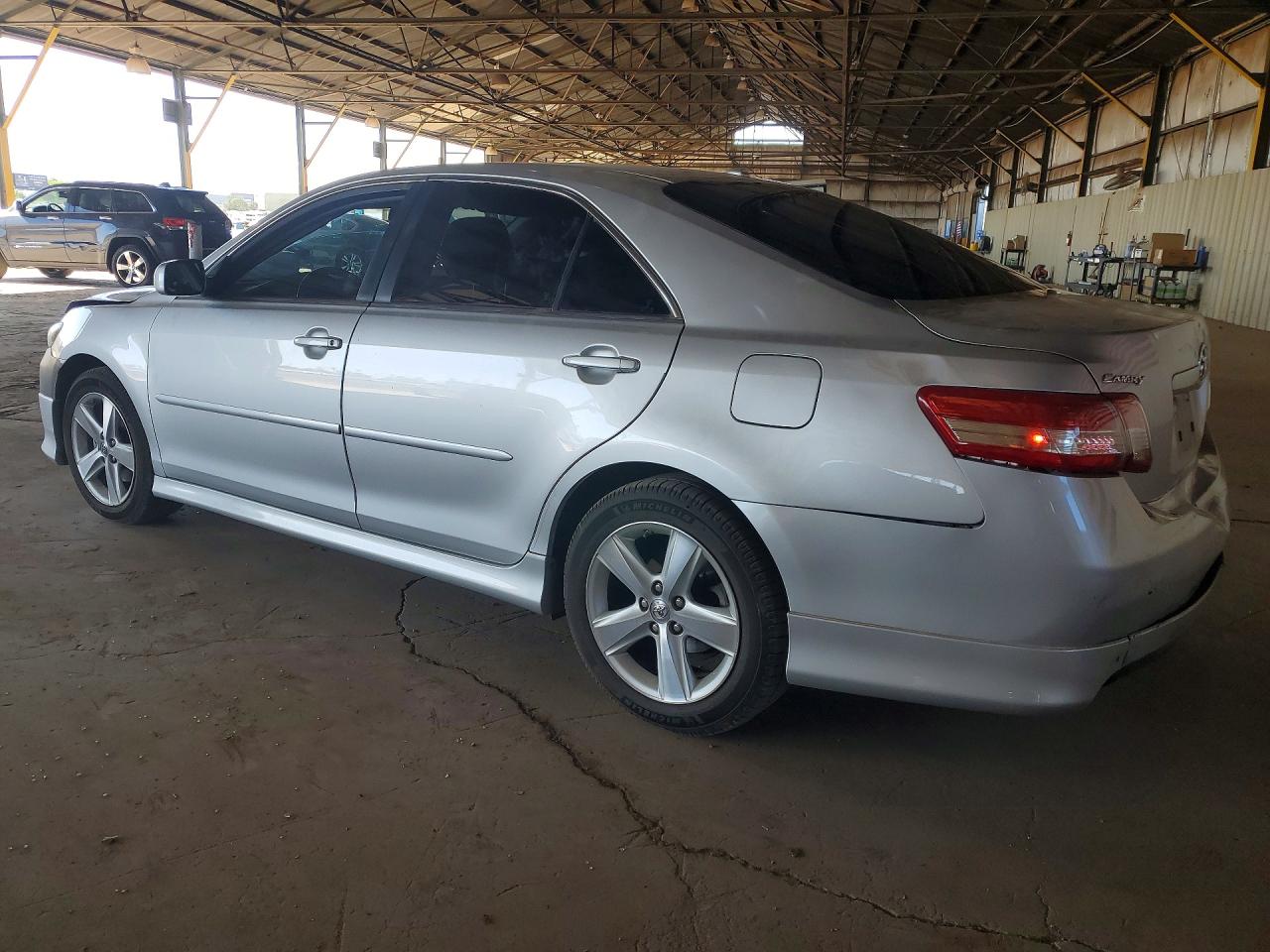 2011 TOYOTA CAMRY SE photo 2