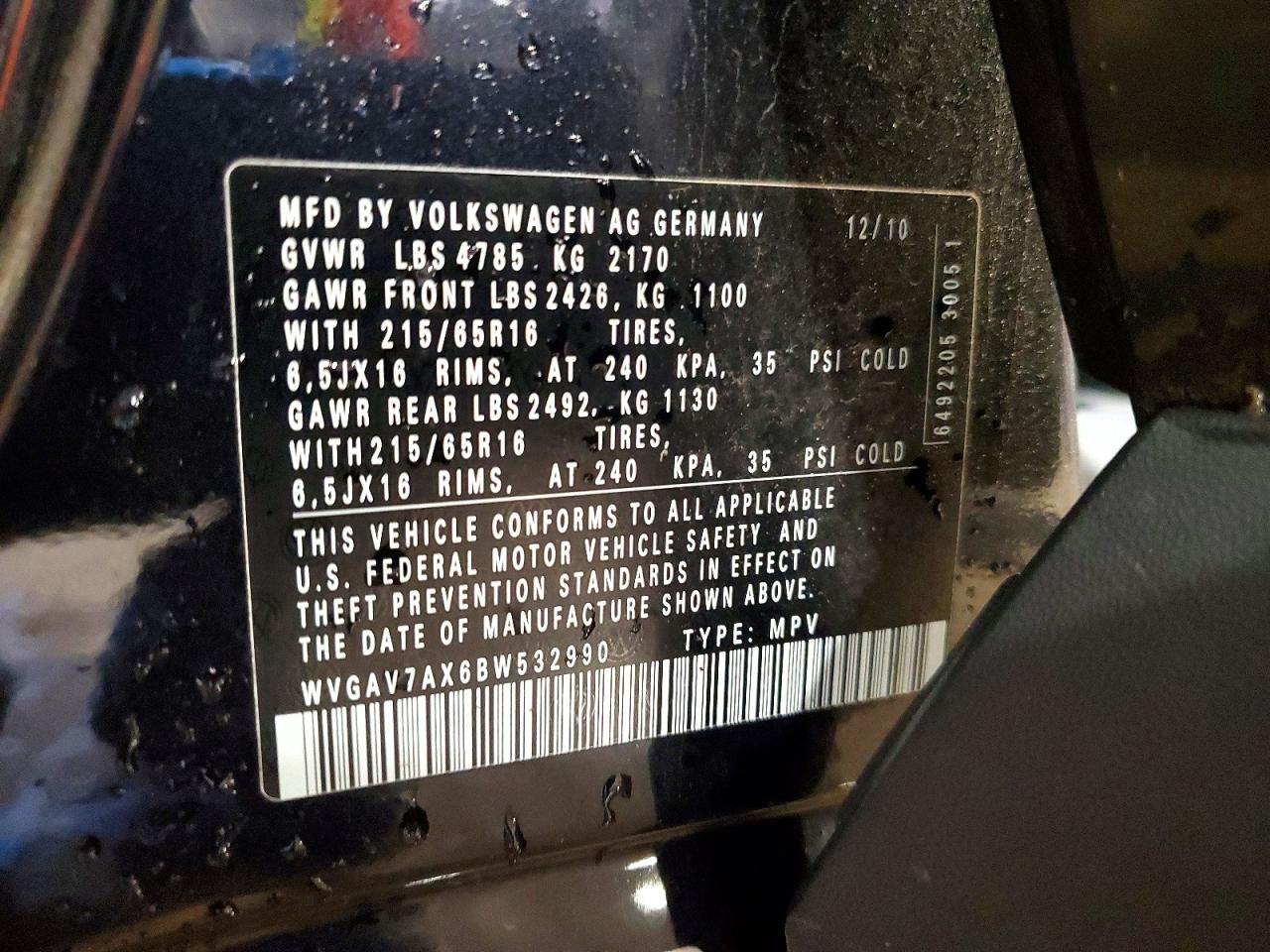 2011 VOLKSWAGEN TIGUAN S photo 27