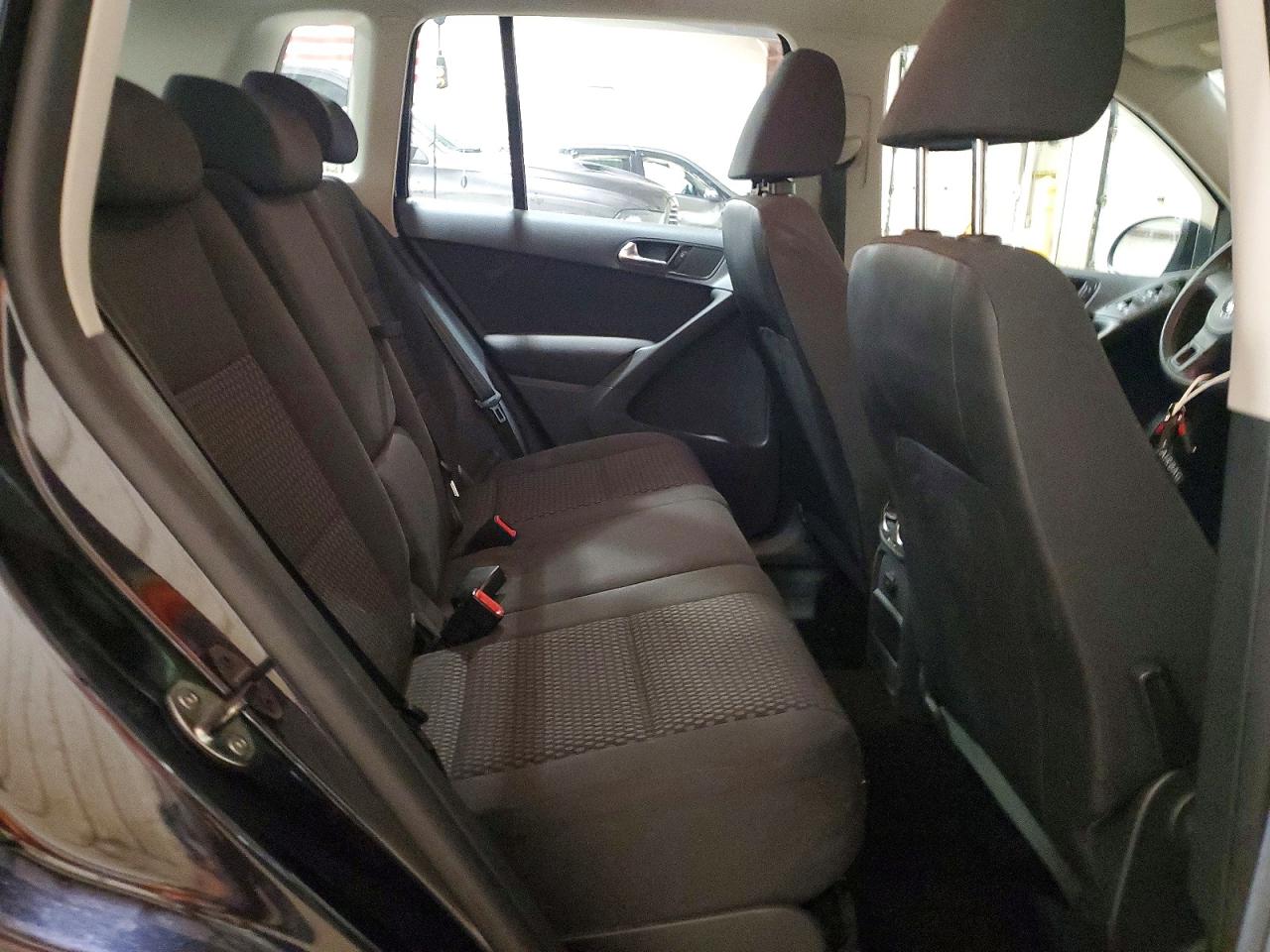 2011 VOLKSWAGEN TIGUAN S photo 21