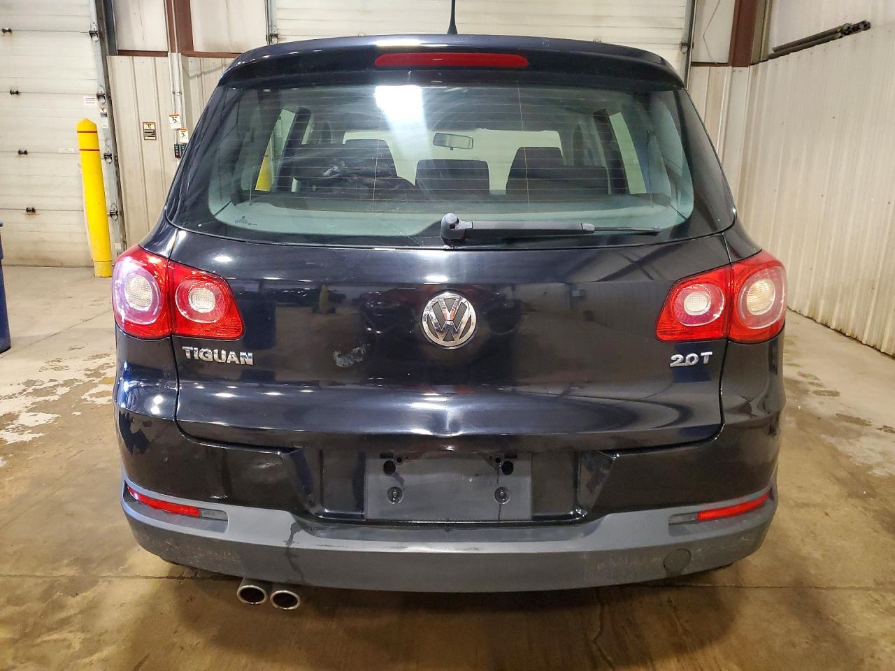 2011 VOLKSWAGEN TIGUAN S photo 11