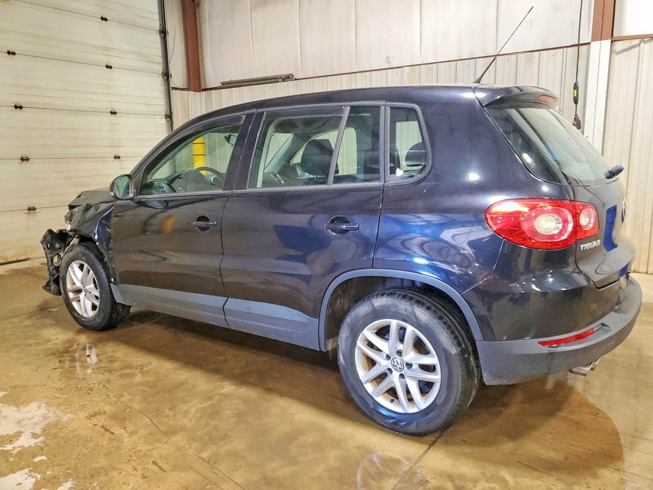 2011 VOLKSWAGEN TIGUAN S photo 3