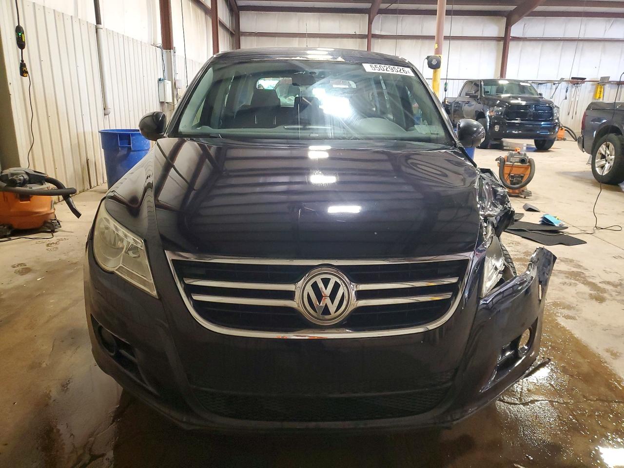 2011 VOLKSWAGEN TIGUAN S photo 9