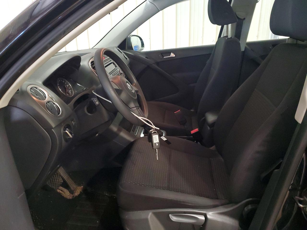2011 VOLKSWAGEN TIGUAN S photo 13