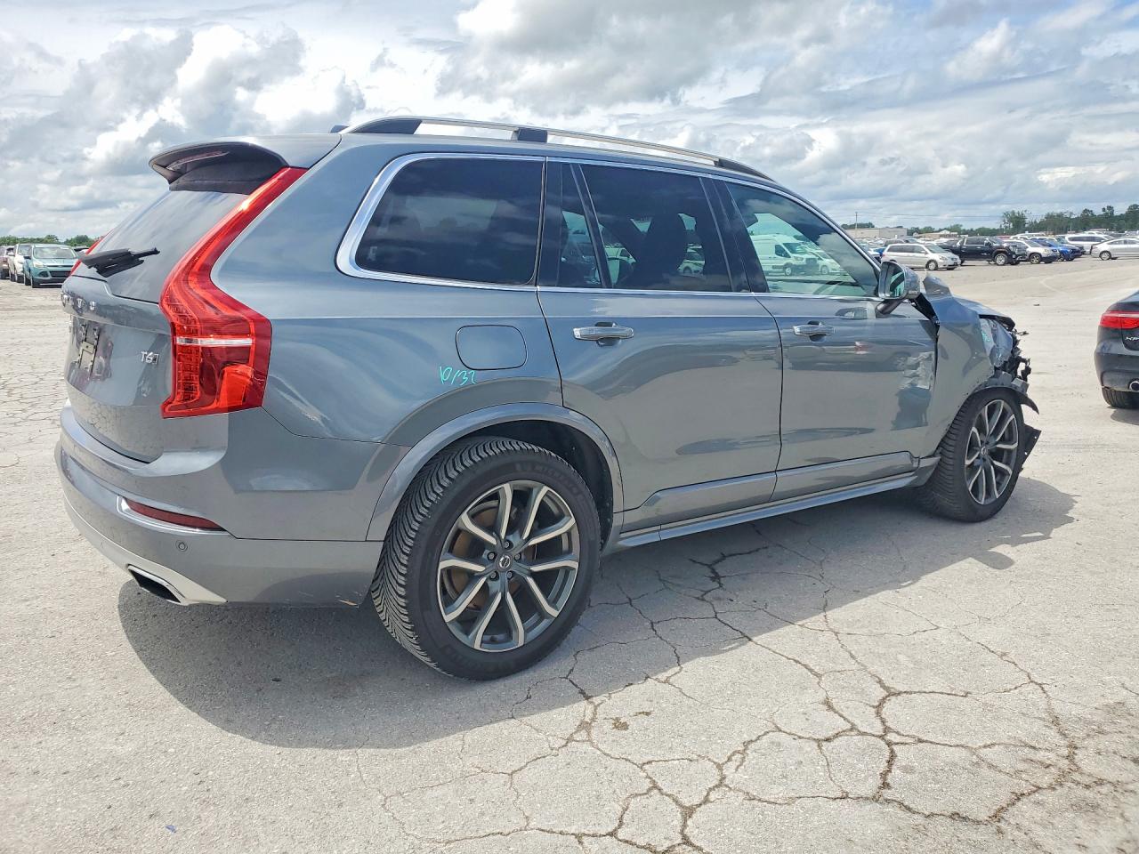 2019 VOLVO XC90 T6 MOMENTUM photo 3