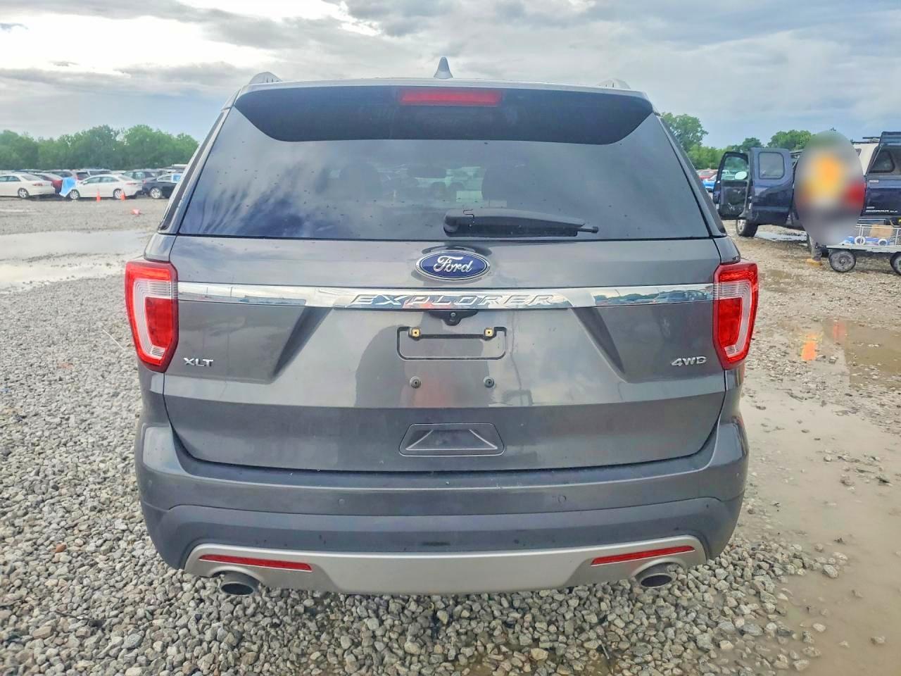 2017 FORD EXPLORER XLT photo 11