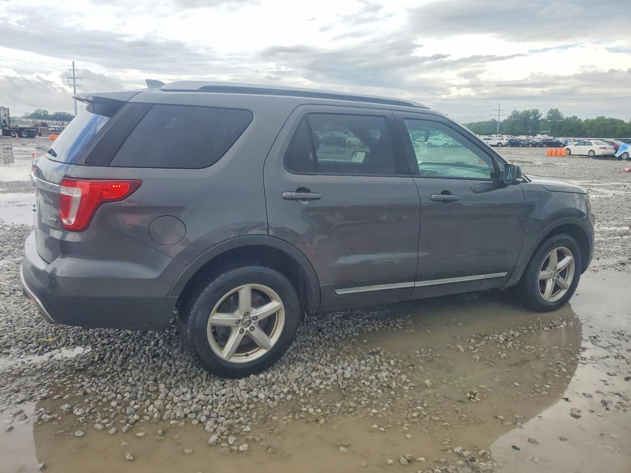 2017 FORD EXPLORER XLT photo 5