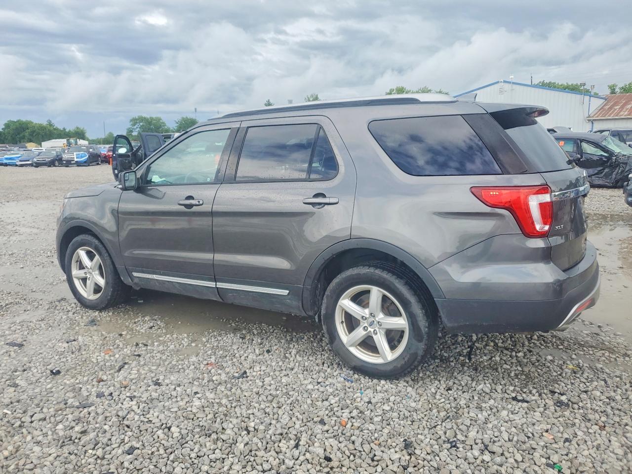 2017 FORD EXPLORER XLT photo 3