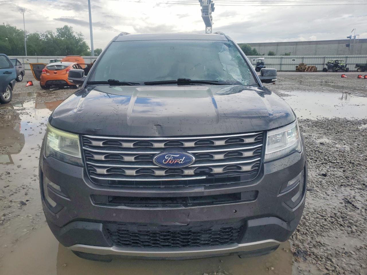 2017 FORD EXPLORER XLT photo 9