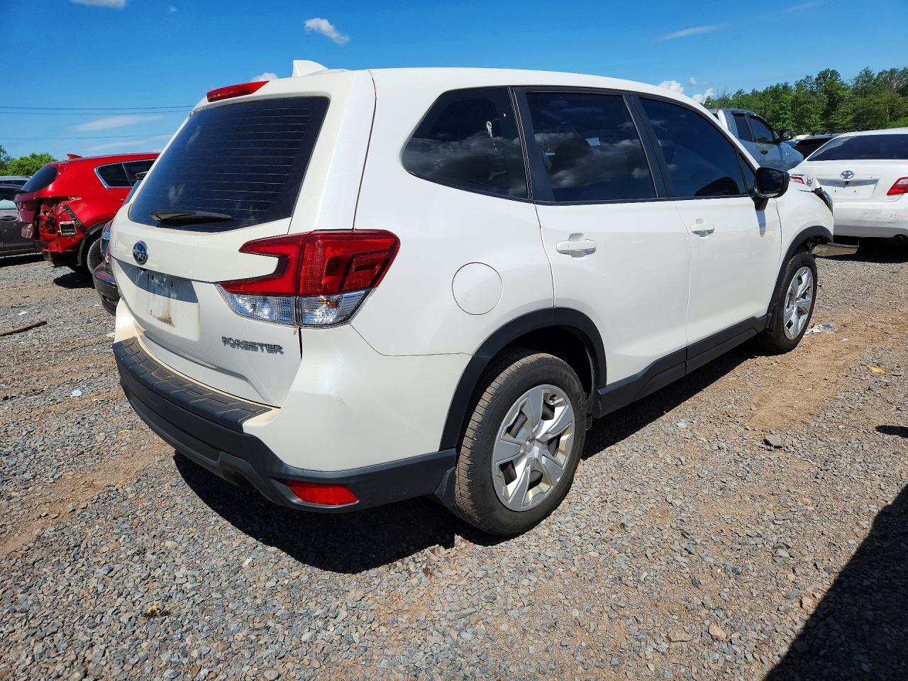 2021 SUBARU FORESTER photo 3