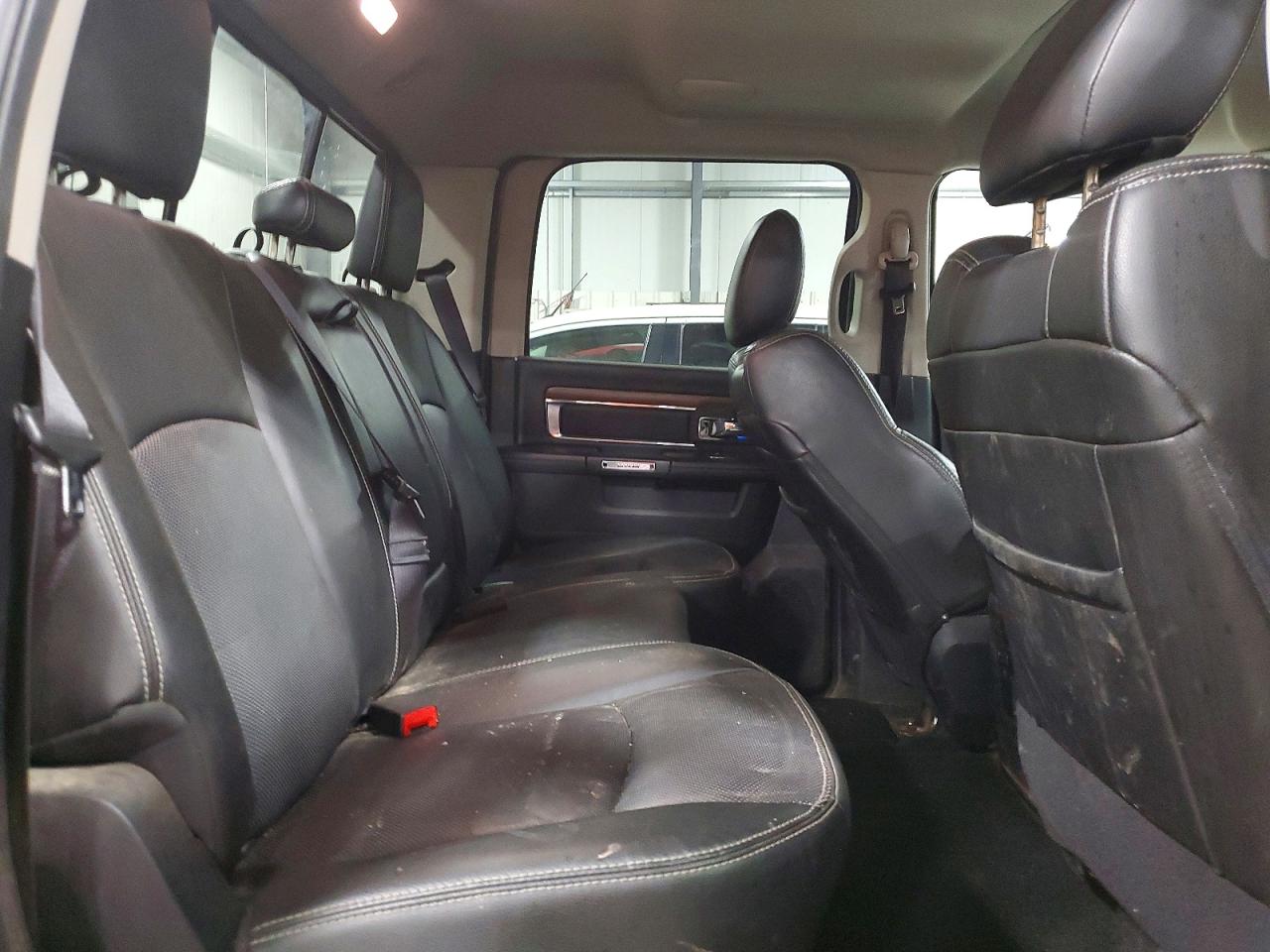 2014 RAM 1500 LARAMIE photo 28
