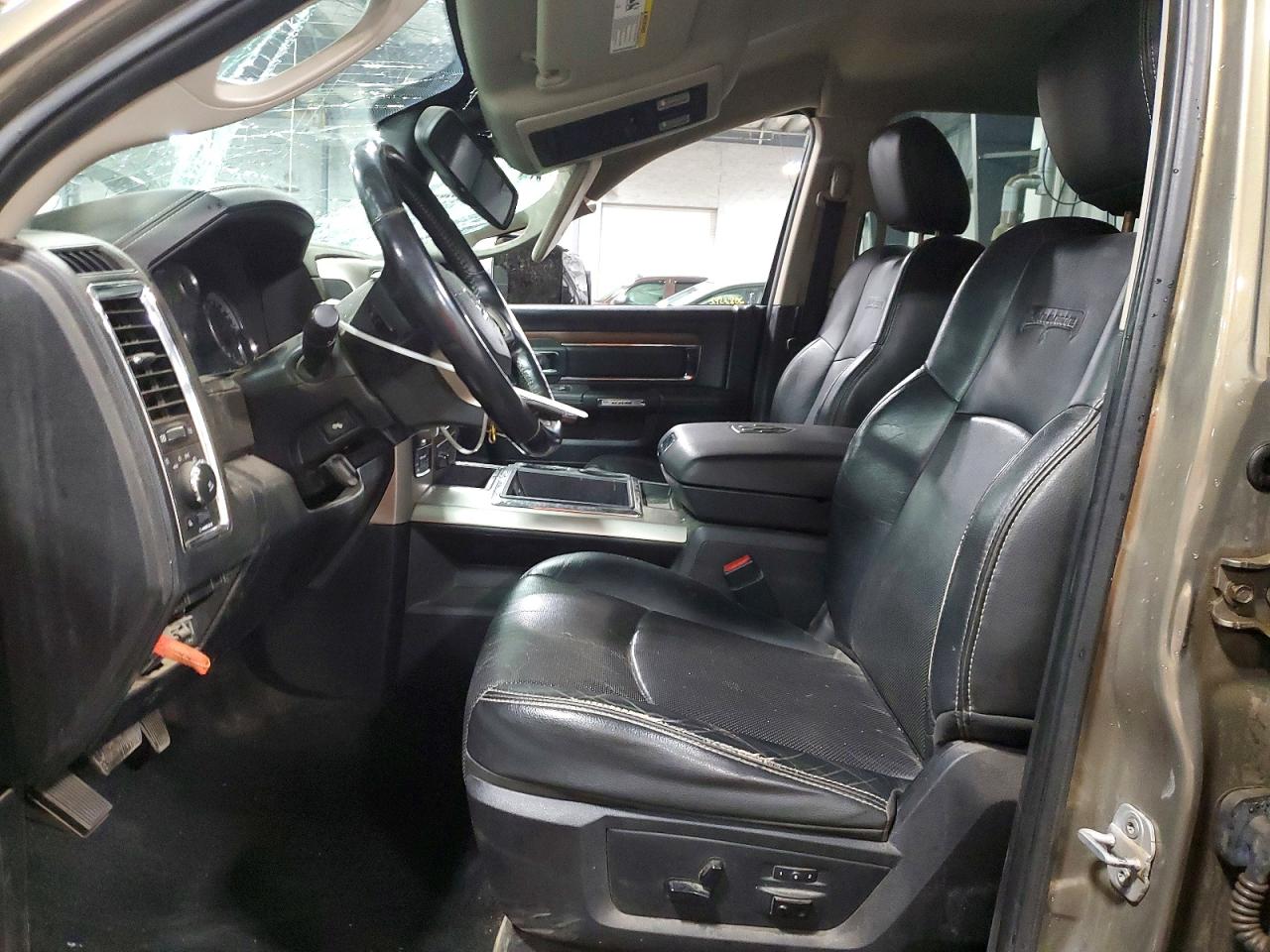 2014 RAM 1500 LARAMIE photo 19