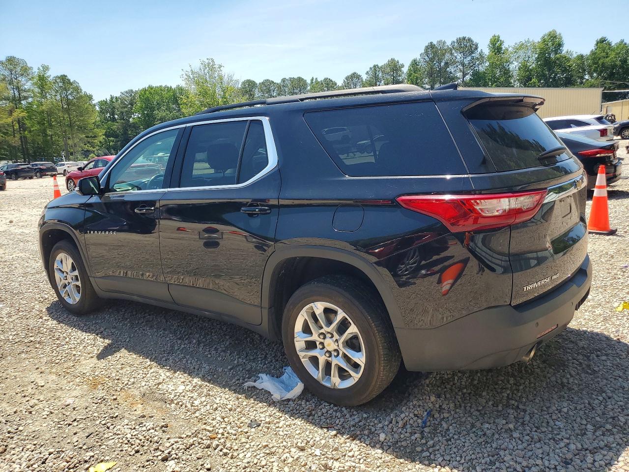 2019 CHEVROLET TRAVERSE LT photo 2
