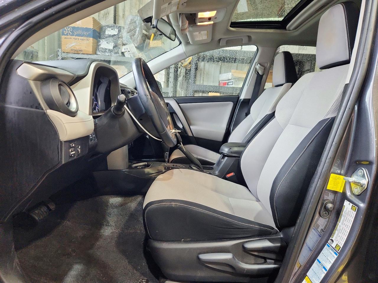 2016 TOYOTA RAV4 XLE photo 19