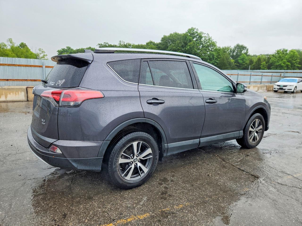 2016 TOYOTA RAV4 XLE photo 7