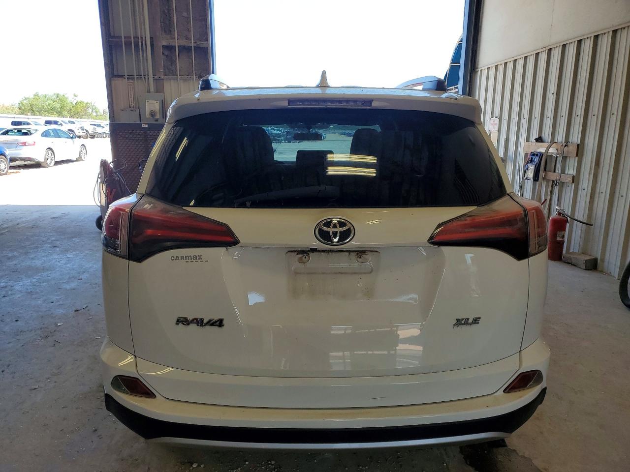 2016 TOYOTA RAV4 XLE photo 11