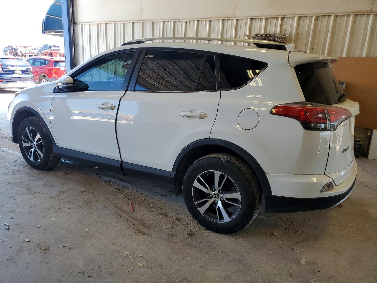 2016 TOYOTA RAV4 XLE photo 3