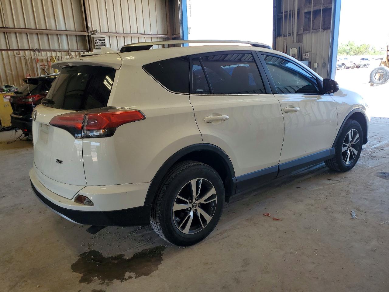 2016 TOYOTA RAV4 XLE photo 5