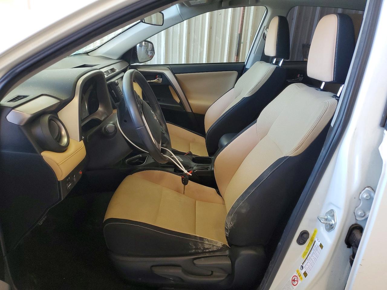 2016 TOYOTA RAV4 XLE photo 13
