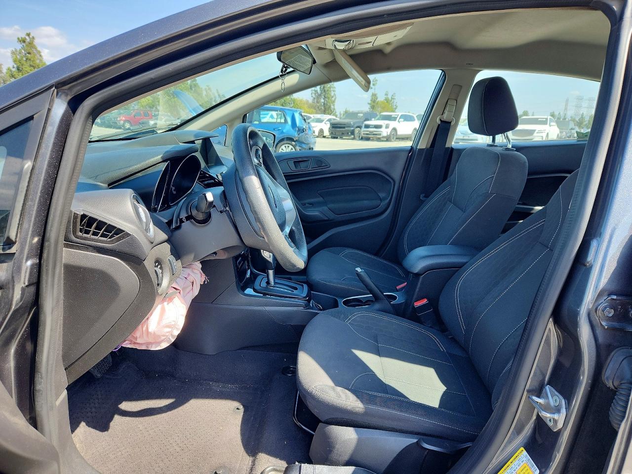 2019 FORD FIESTA SE photo 19