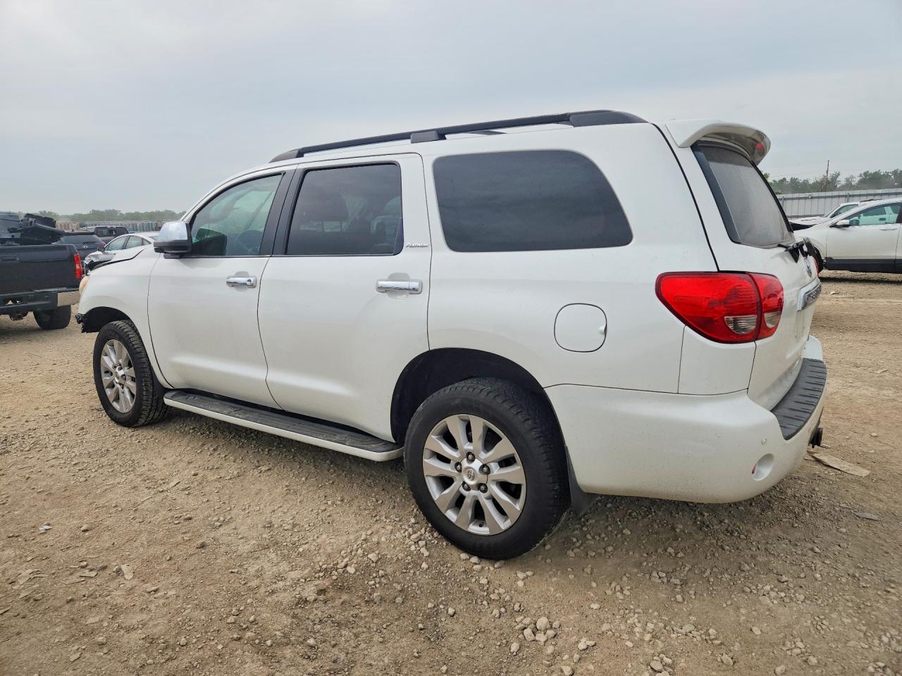 2011 TOYOTA SEQUOIA PLATINUM photo 3