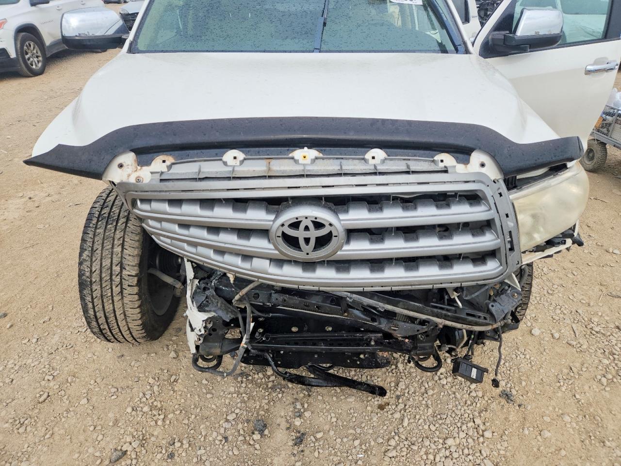 2011 TOYOTA SEQUOIA PLATINUM photo 23