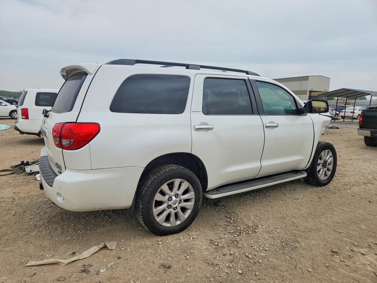 2011 TOYOTA SEQUOIA PLATINUM photo 5