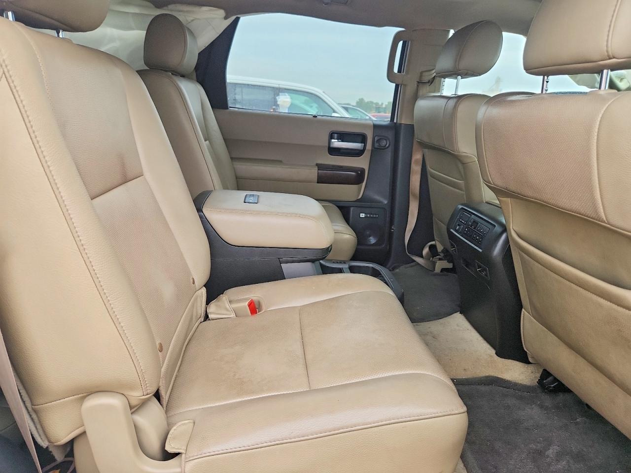 2011 TOYOTA SEQUOIA PLATINUM photo 21